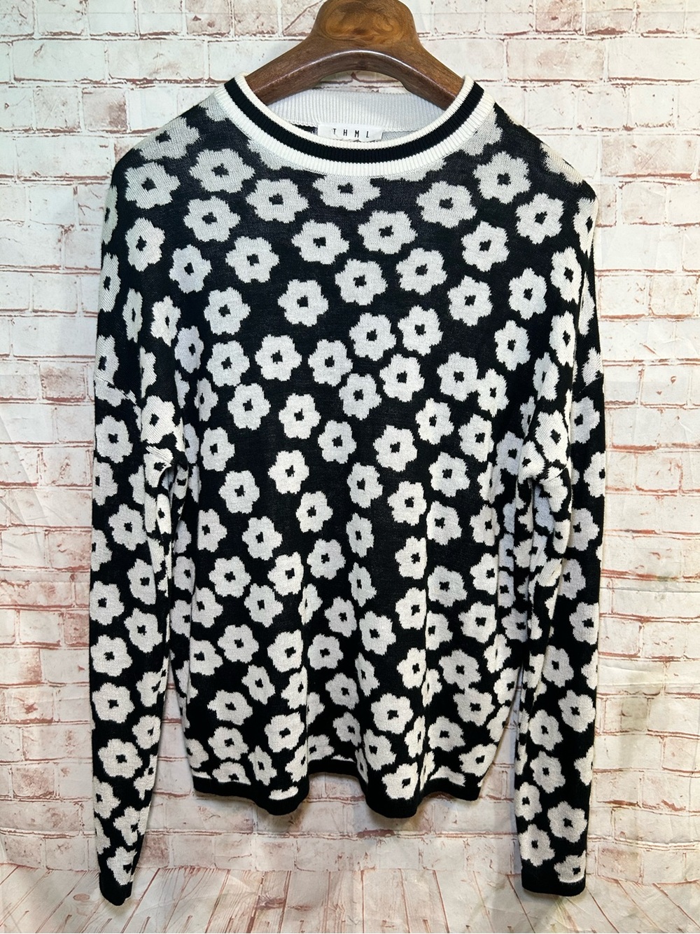 THML Black White Floral Daisy Print Crewneck Sweater Whimsical Mod Preppy Medium - Picture 2 of 9